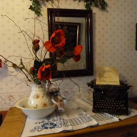 Bed and Breakfast Alte Weinstuben Steinfelder Hof Garni Элленц-Польтерсдорф Экстерьер фото