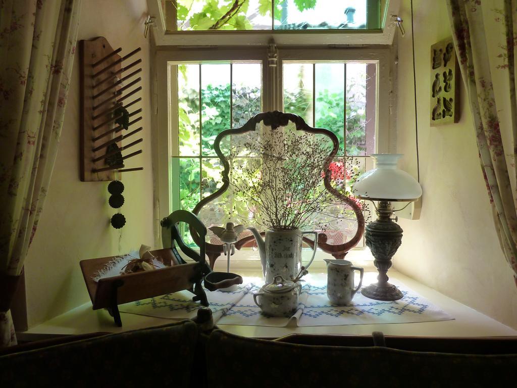 Bed and Breakfast Alte Weinstuben Steinfelder Hof Garni Элленц-Польтерсдорф Экстерьер фото