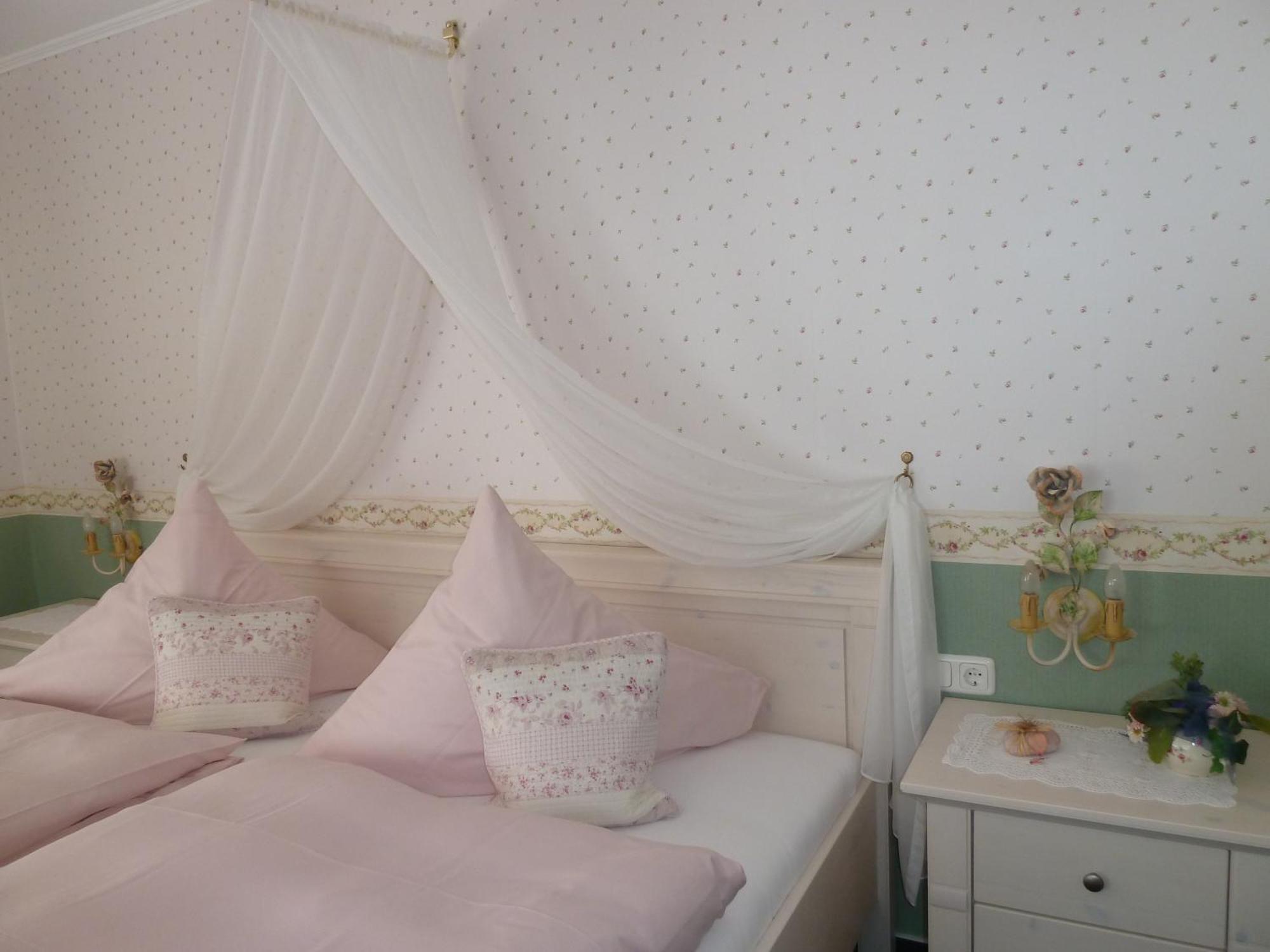 Bed and Breakfast Alte Weinstuben Steinfelder Hof Garni Элленц-Польтерсдорф Экстерьер фото