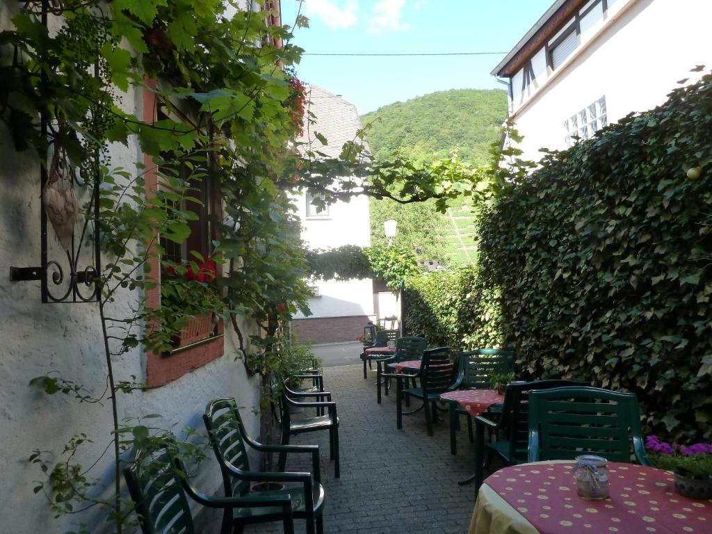 Bed and Breakfast Alte Weinstuben Steinfelder Hof Garni Элленц-Польтерсдорф Экстерьер фото