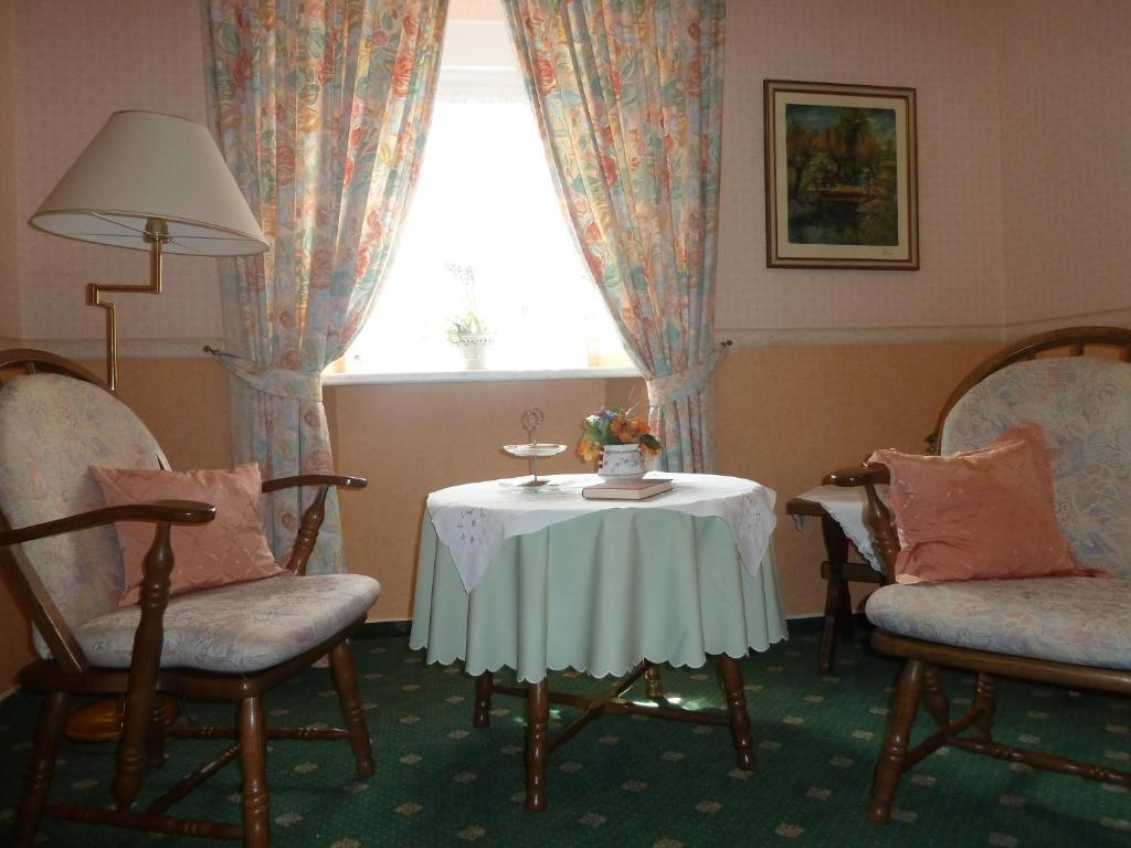 Bed and Breakfast Alte Weinstuben Steinfelder Hof Garni Элленц-Польтерсдорф Номер фото