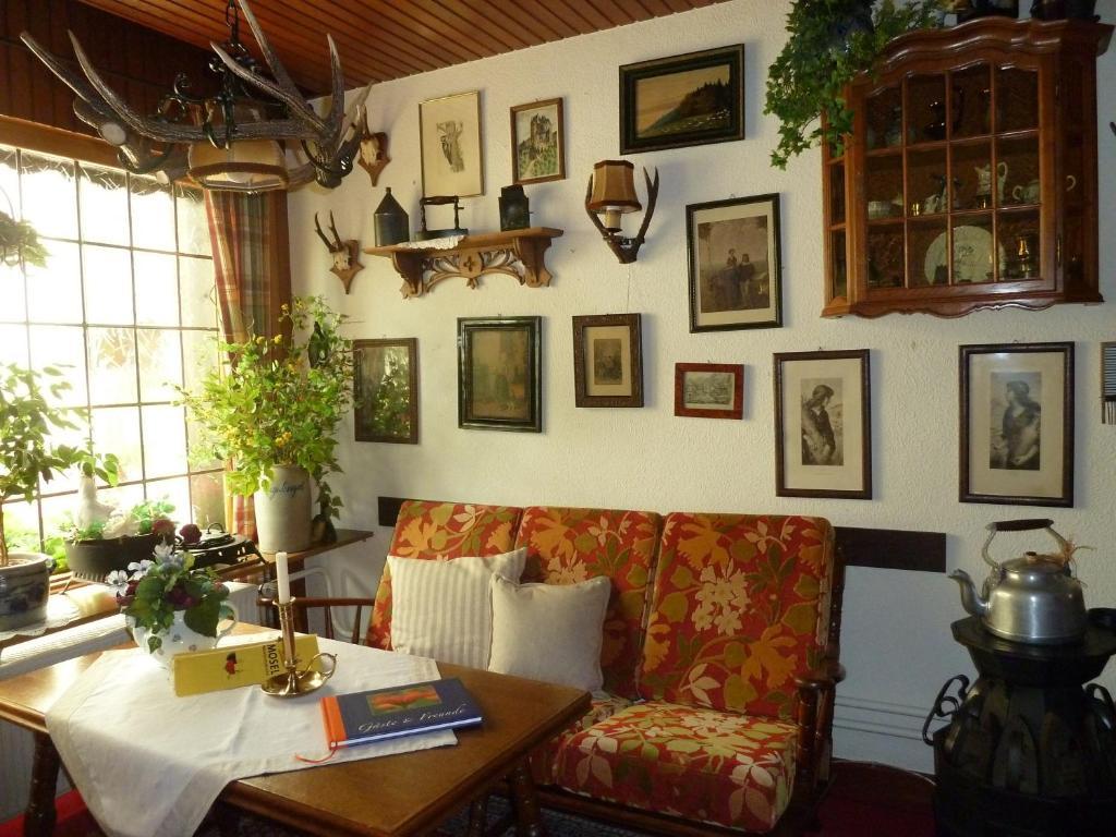 Bed and Breakfast Alte Weinstuben Steinfelder Hof Garni Элленц-Польтерсдорф Экстерьер фото