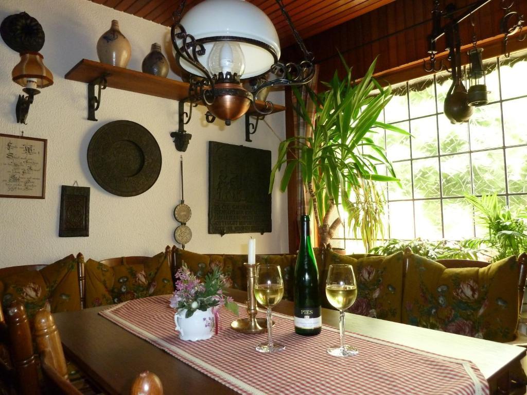 Bed and Breakfast Alte Weinstuben Steinfelder Hof Garni Элленц-Польтерсдорф Экстерьер фото