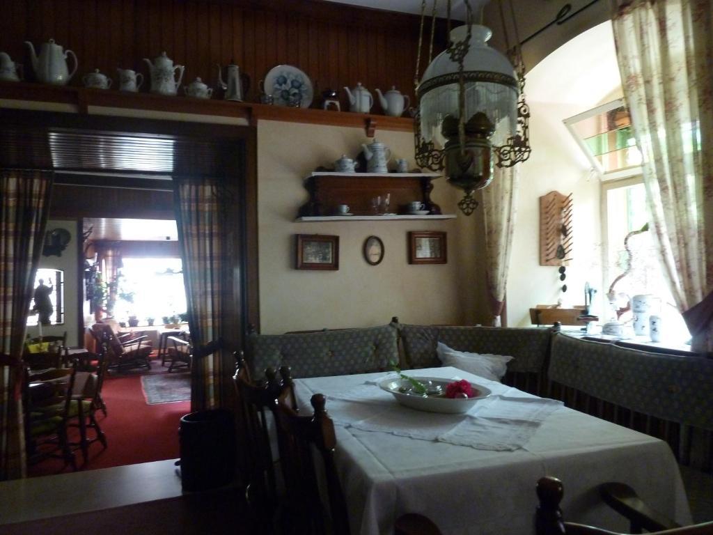 Bed and Breakfast Alte Weinstuben Steinfelder Hof Garni Элленц-Польтерсдорф Экстерьер фото